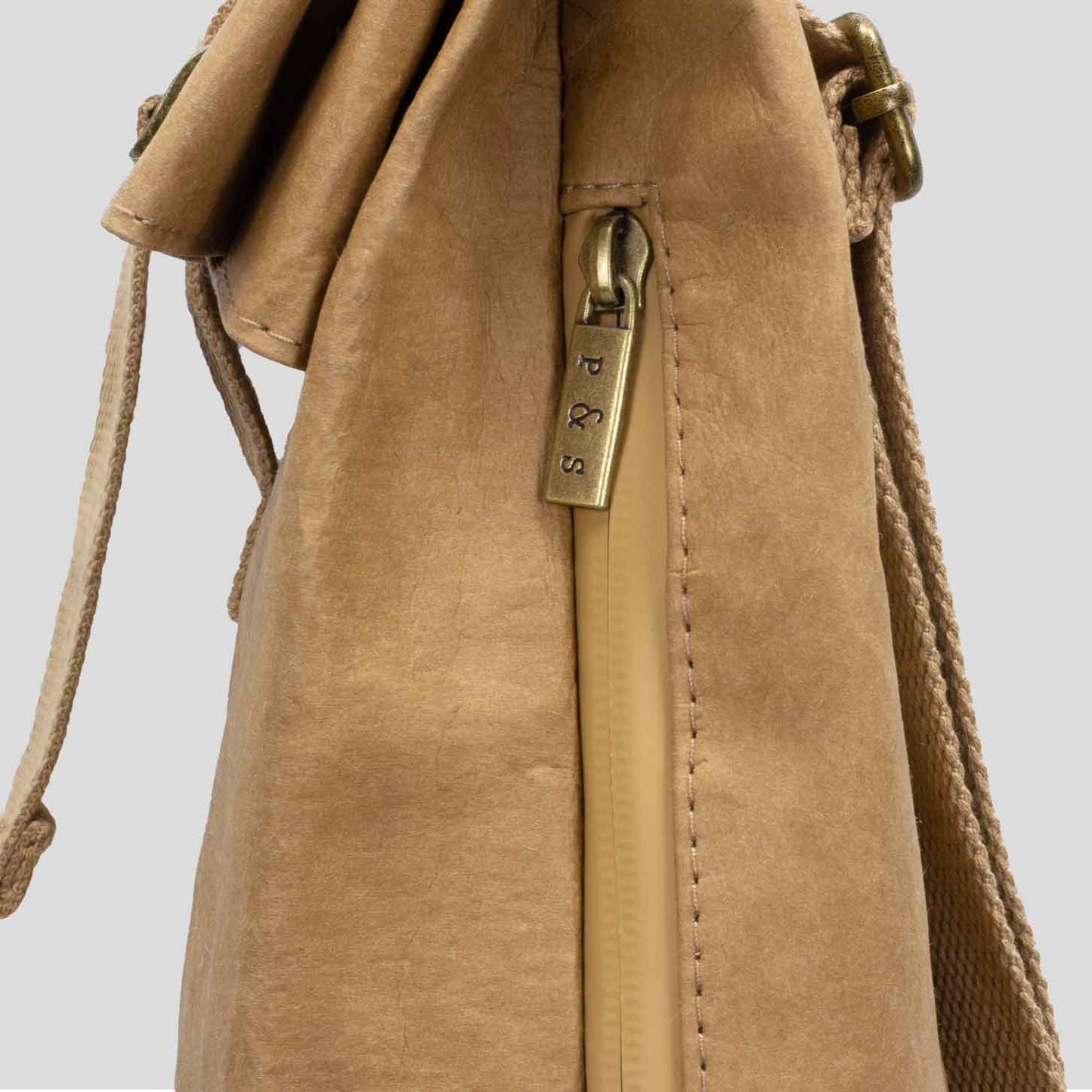 Paper & Sons Rucksack aus Kraftpapier Reißverschluss